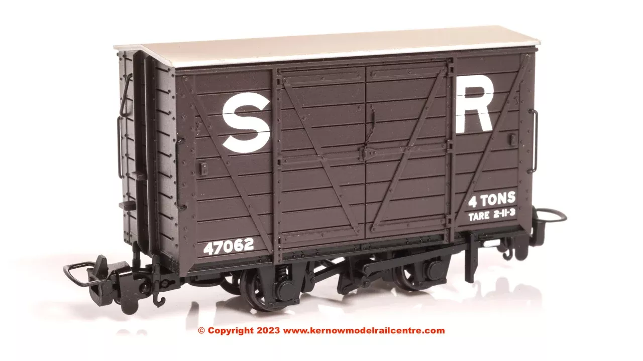 Bachmann RNAD Box Van SR Brown