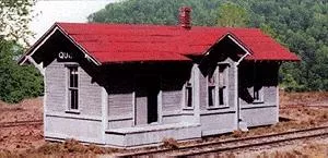 BTS (Better Than Scratch) 27118 HO Scale Detroit, Toledo & Ironton Standard Station – 3 x 6-3/16″ 7.6 x 15.7cm — Waiting Room on Right