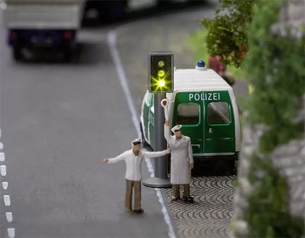 Faller 162061 N Scale LED Traffic Signals Only – Car System — pkg(2)