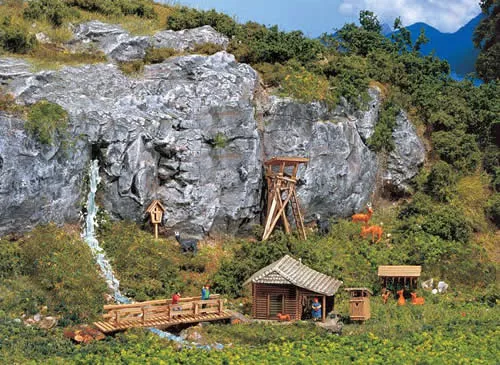 Faller 272532 N Scale Lodge with Raised Hide