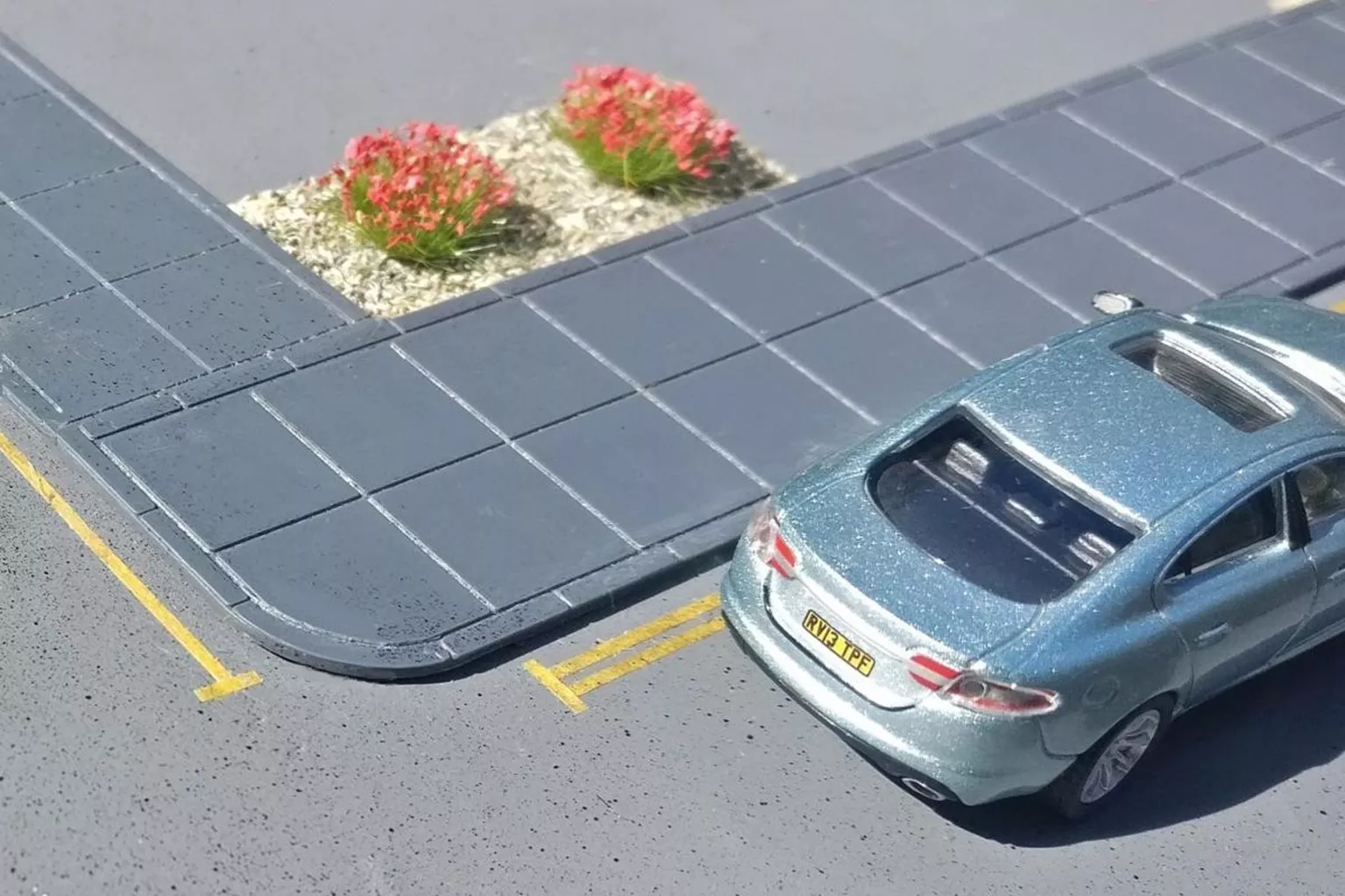 GM382 Embossed Pavement Set OO Scale (2 X Ends/2 X Straights)