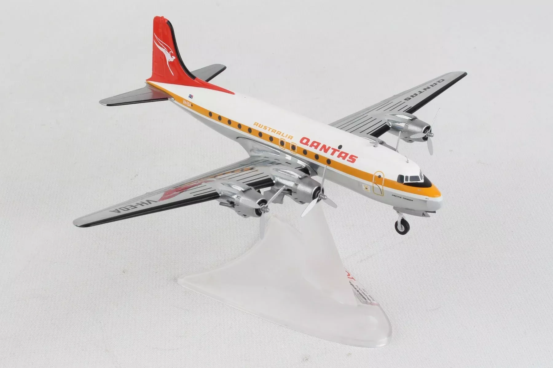 Herpa Wings HE570855 Qantas Dc-4 1/200