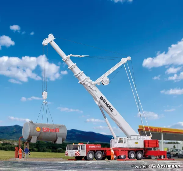 Kibri – 13021 – DEMAG Mobile Crane AC 665 Kit (HO Scale)