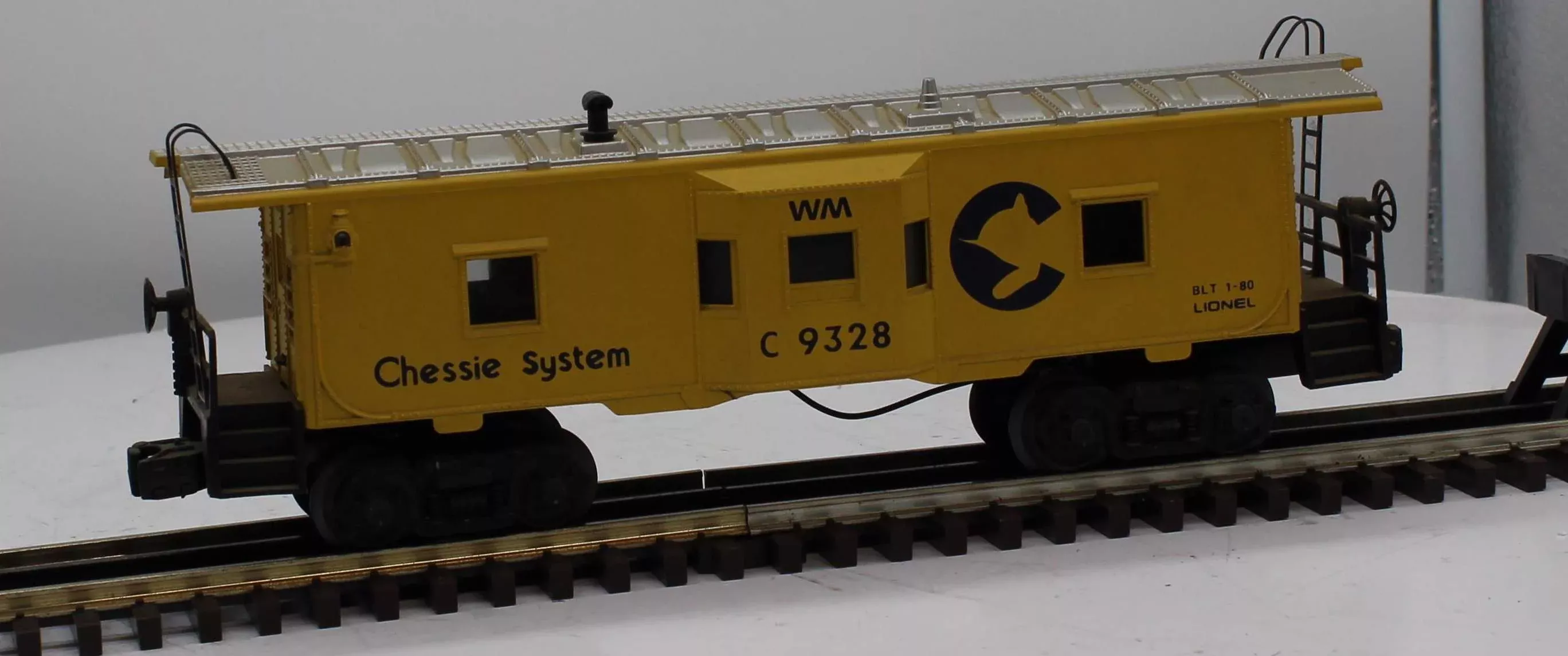 Lionel 6-9328 CHESSIE SYSTEM Bay Window Caboose O Scale Like New