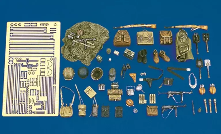 Royal Model 203 1/35 WWII German Army Equipment: pouches, helmets, straps, etc.