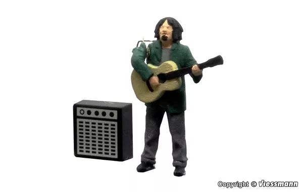 Viessmann – 1510 -eMotion Street Guitarist with Amplifier – Moving (HO Scale)