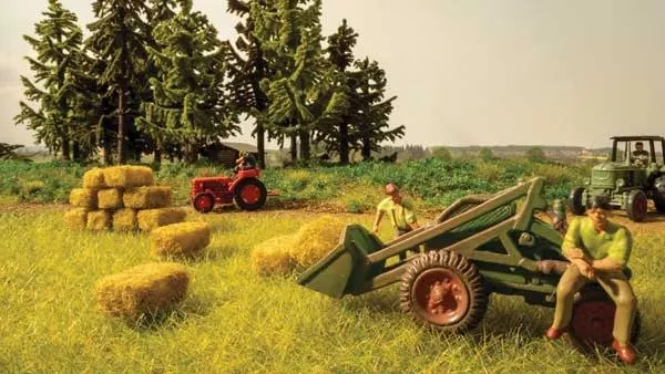 Walthers 9494137 HO Square Hay Bales 36 Piece
